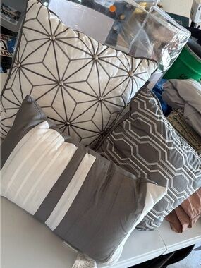 Neutral Geometric Decorative Pillow Set - Gray & White